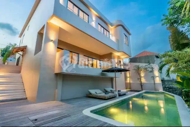 Beautyfull And Elegant 4 B R Villa Ready For Rent
