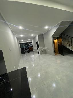 Rumah Baru 2 Lantai Harga Nego di Taman Kopo Indah 2 Siap Huni