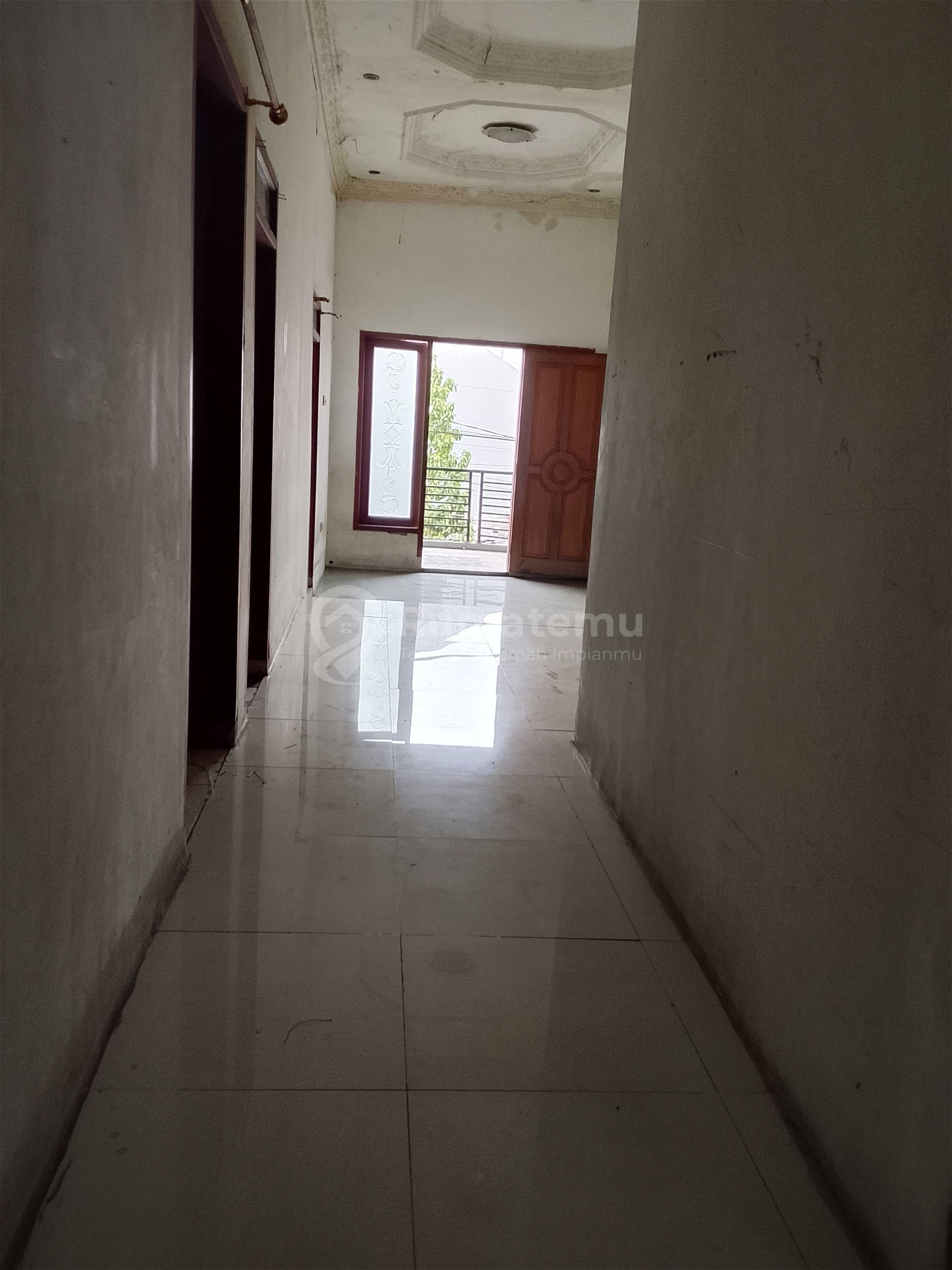 Jual rumah Asri di taman Bugel indah raya Kota Tangerang 