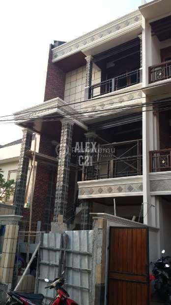 Dijual Town house Siap huni Private terrace in master bedroom Rooftop with balcony Pejaten Barat, Pasar Minggu, Jakarta