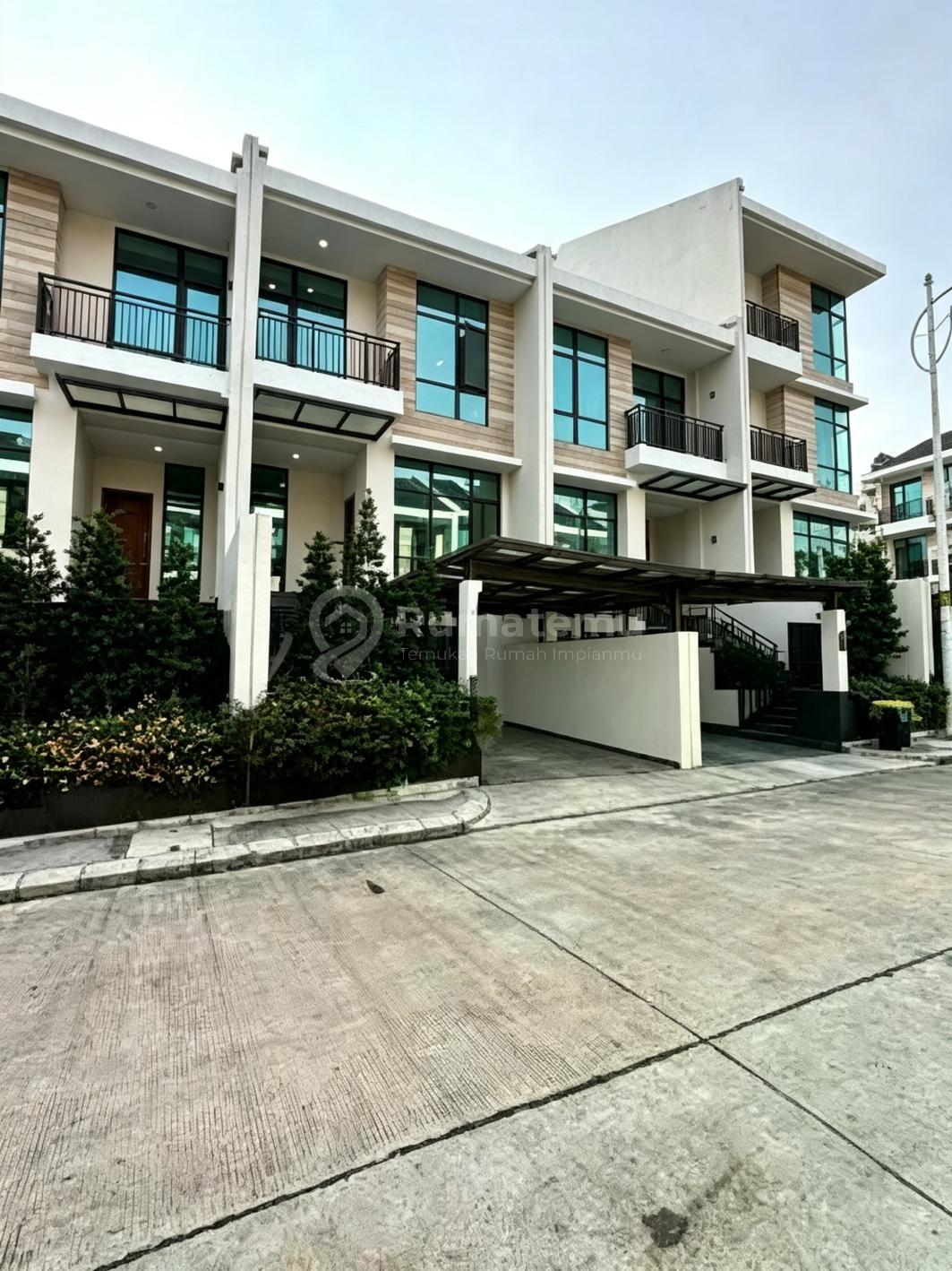 Rumah 3 Lantai Baru Cantik Strategis Siap Nego