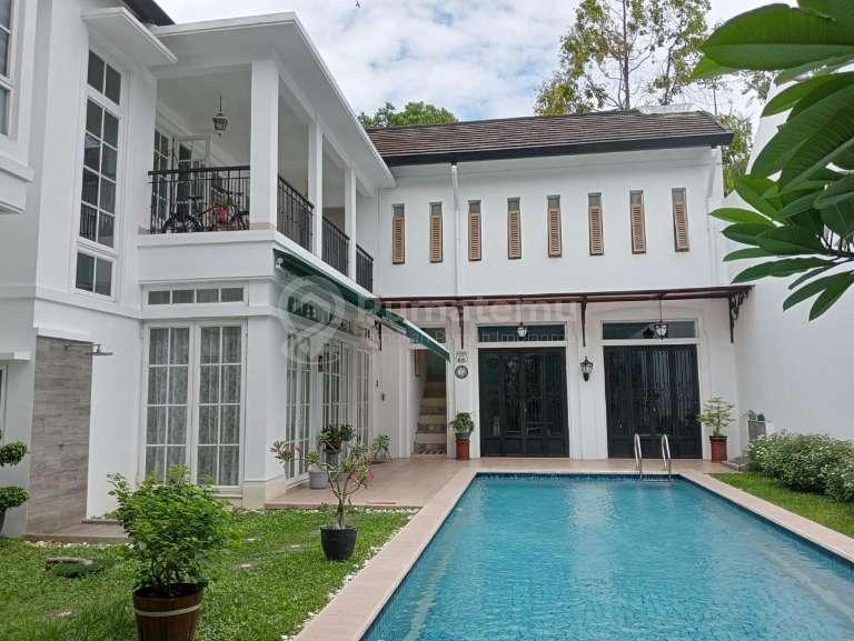 Dijual rumah komplek mewah + Swimming Pool di Ciganjur, Jagakarsa, Jakarta