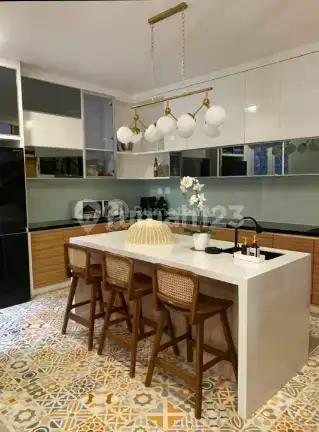 Rumah Full Furnished dengan Interior Design Mewah di Rawamangun