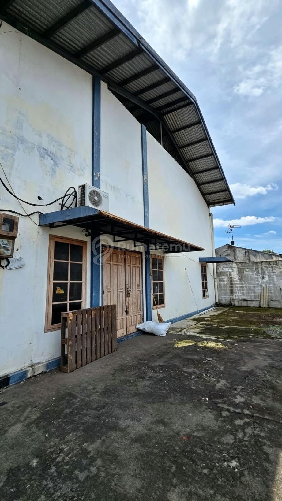Jual gudang dan kantor tempat strategis di Pondok Kelapa, Jakarta Timur