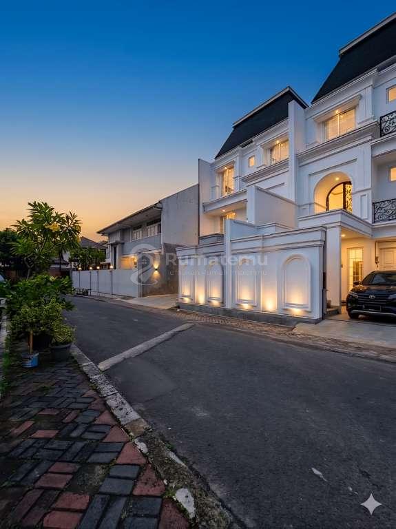 Rumah Mewah Dengan Private Poll Di Tebet Jakarta Selatan 