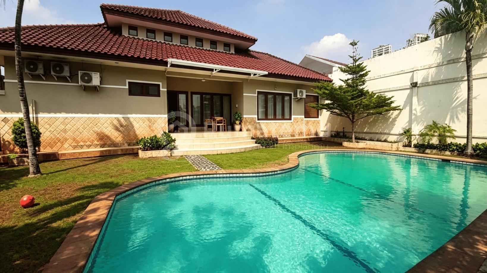 Disewakan rumah Unfurnished / semi furnished Swiming Pool di Kemang, Bangka, Mampang Prapatan, Jakarta