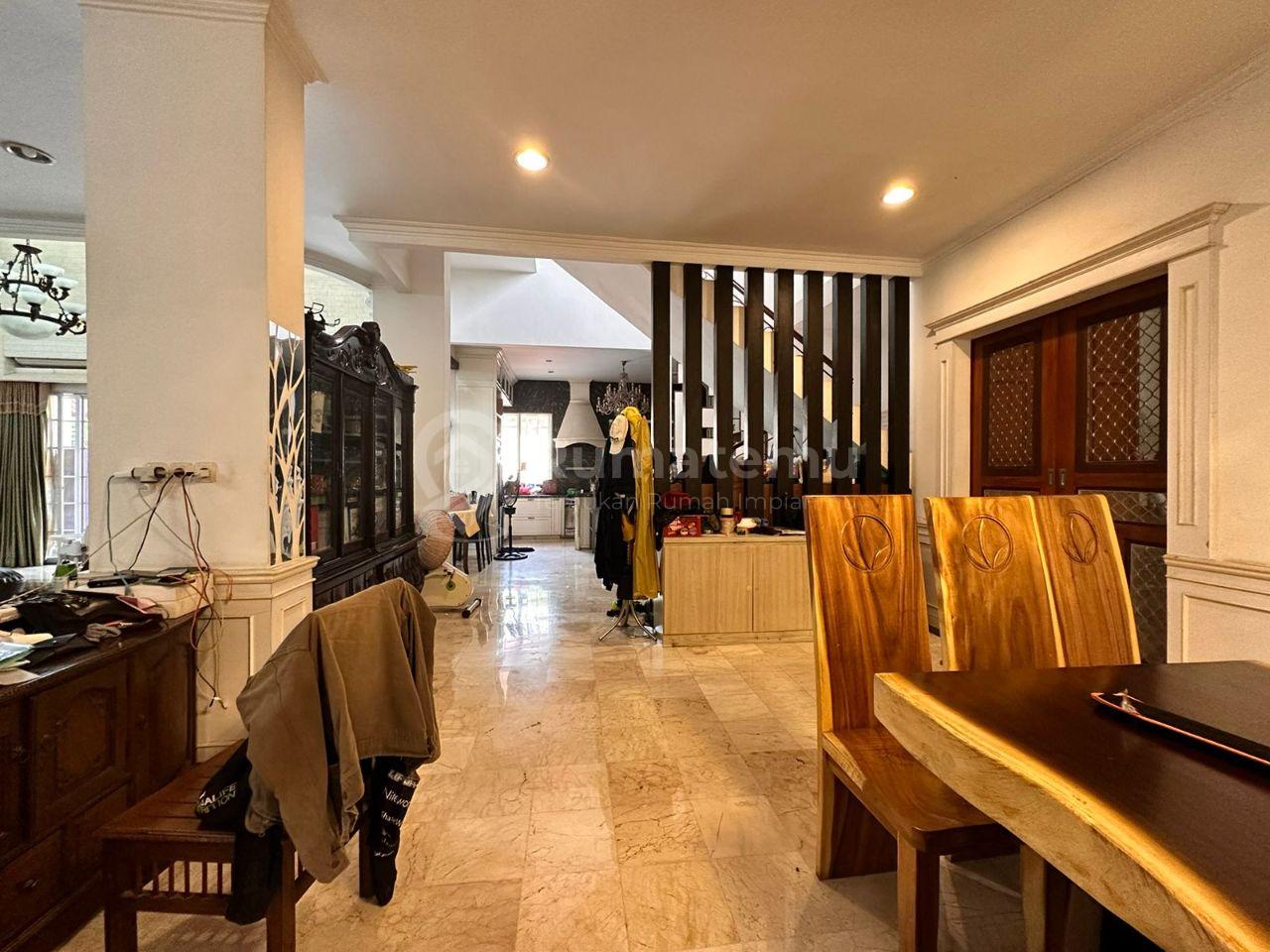Dijual Rumah ada kolam renang di Pondok Kelapa Jakarta Timur