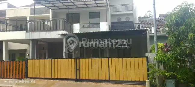 Rumah 3 Lantai 7 Kamar Strategis Hadap Selatan Kencana Loka BSD