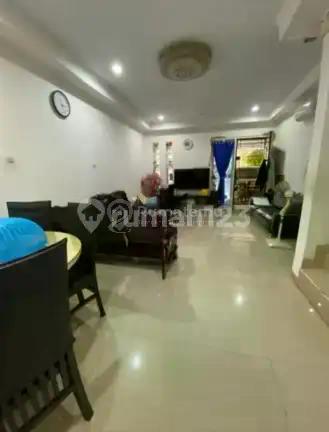 Dijual Rumah Strategis Carport 2 Mobil @Casajardin Daan Mogot