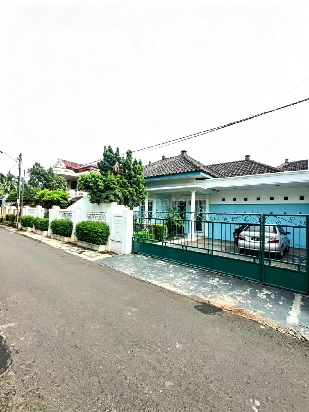 Rumah Asri Tanah Luas Lokasi Strategis di Pondok Kelapa Jakarta