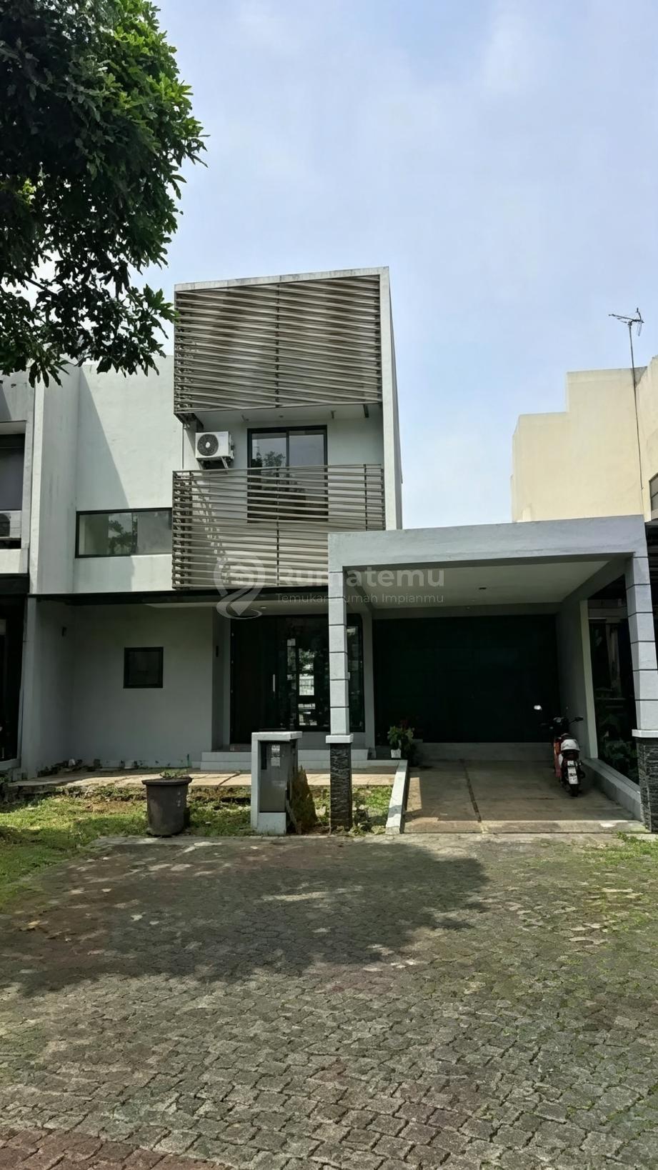 Rumah Cantik 2 Lantai Semi Furnish lokasi Strategis