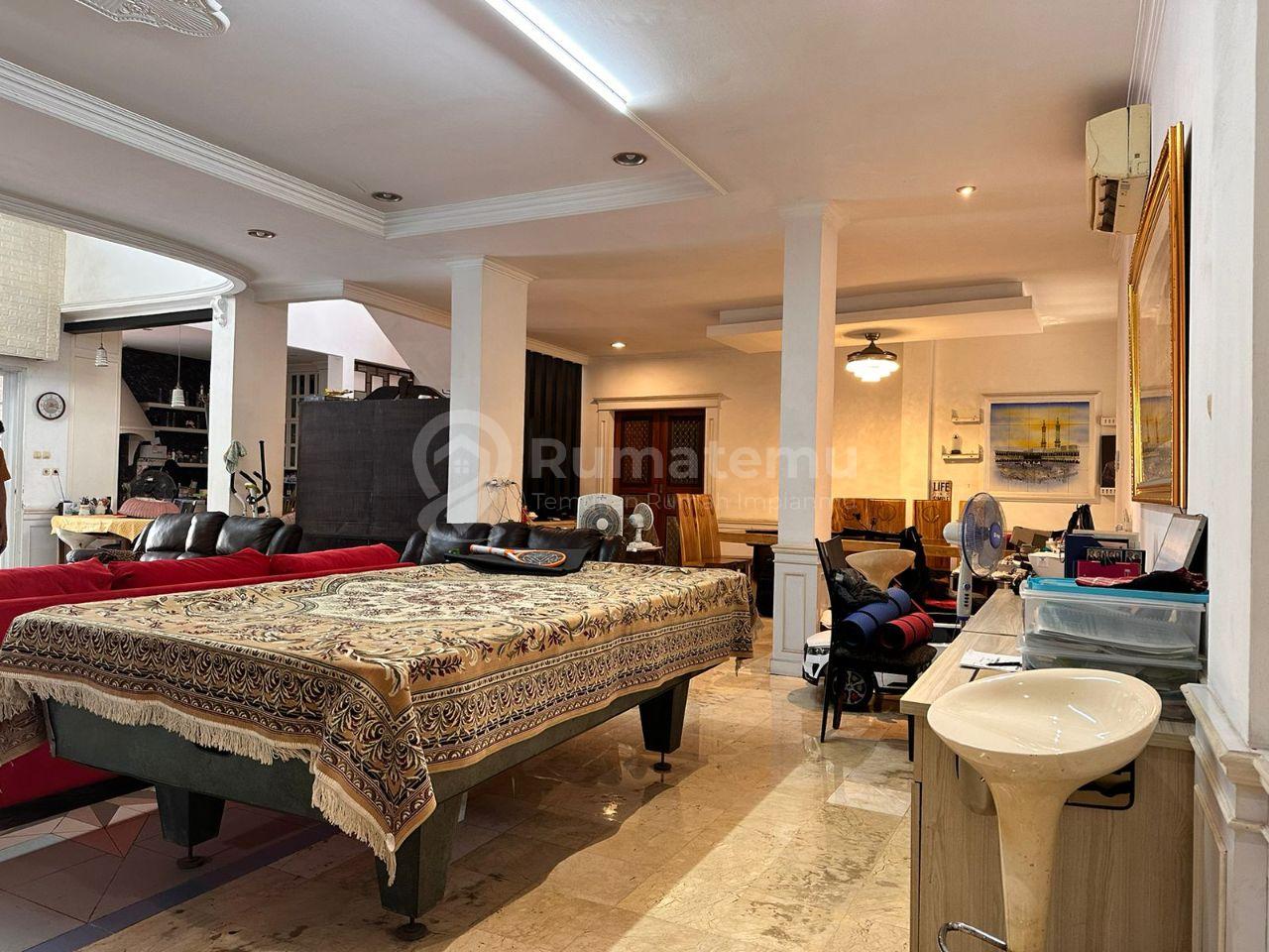 Dijual Rumah ada kolam renang di Pondok Kelapa Jakarta Timur