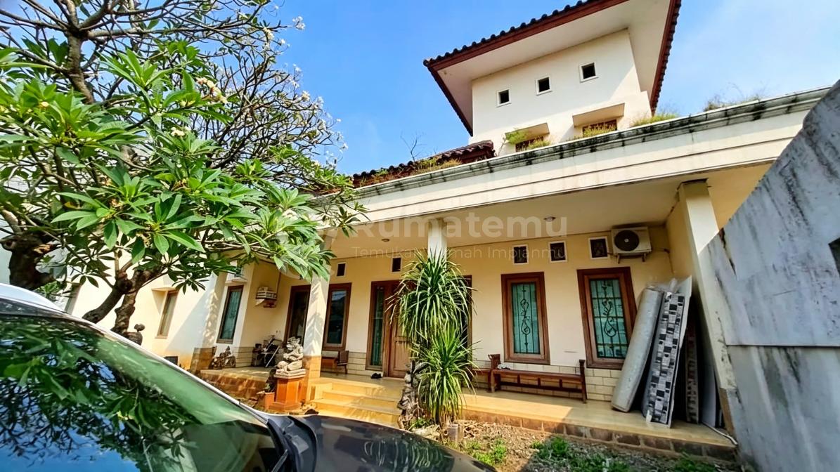 Rumah Sewa Kemanggisan Ilir Luas 600m2, Banyak Kamar, Jalan Lebar 2 Mobil. Lokasi strategis dekat ke sekolah, universitas, mall, perkantoran