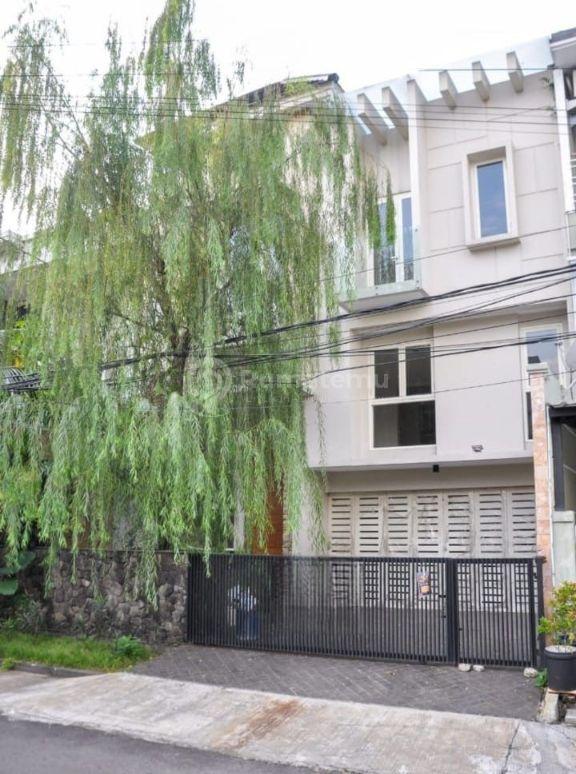 JUAL RUMAH BERTINGKAT 2 AREA KEBAYORAN BARU