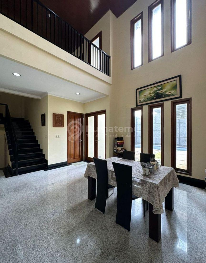 DIJUAL RUMAH  2 LANTAI DALAM CLUSTER DI KEBAYORAN BARU 