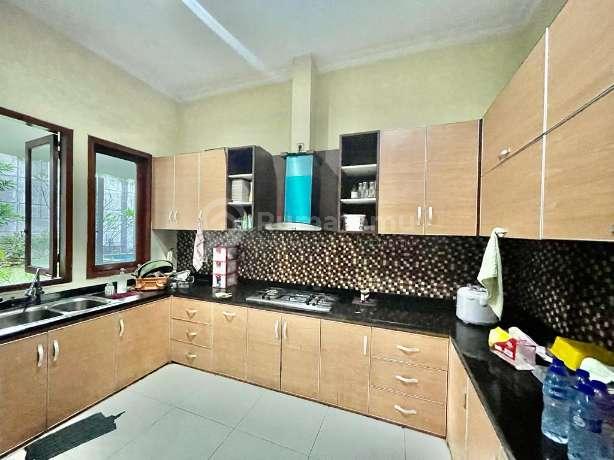Rumah Menteng Proklamasi. 2 Lantai. 21x35. With Swimming Pool. Siap Huni