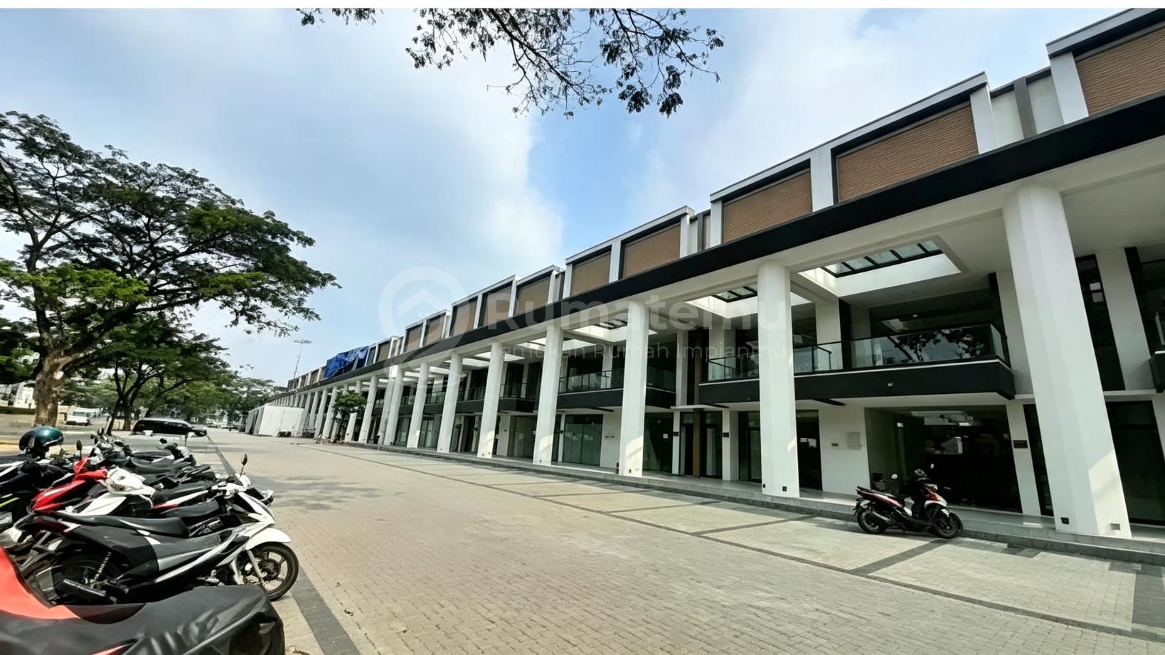 Disewakan Gedung / Ruko di Gading Serpong, Free Parkir, Pinggir Jalan Boulevard