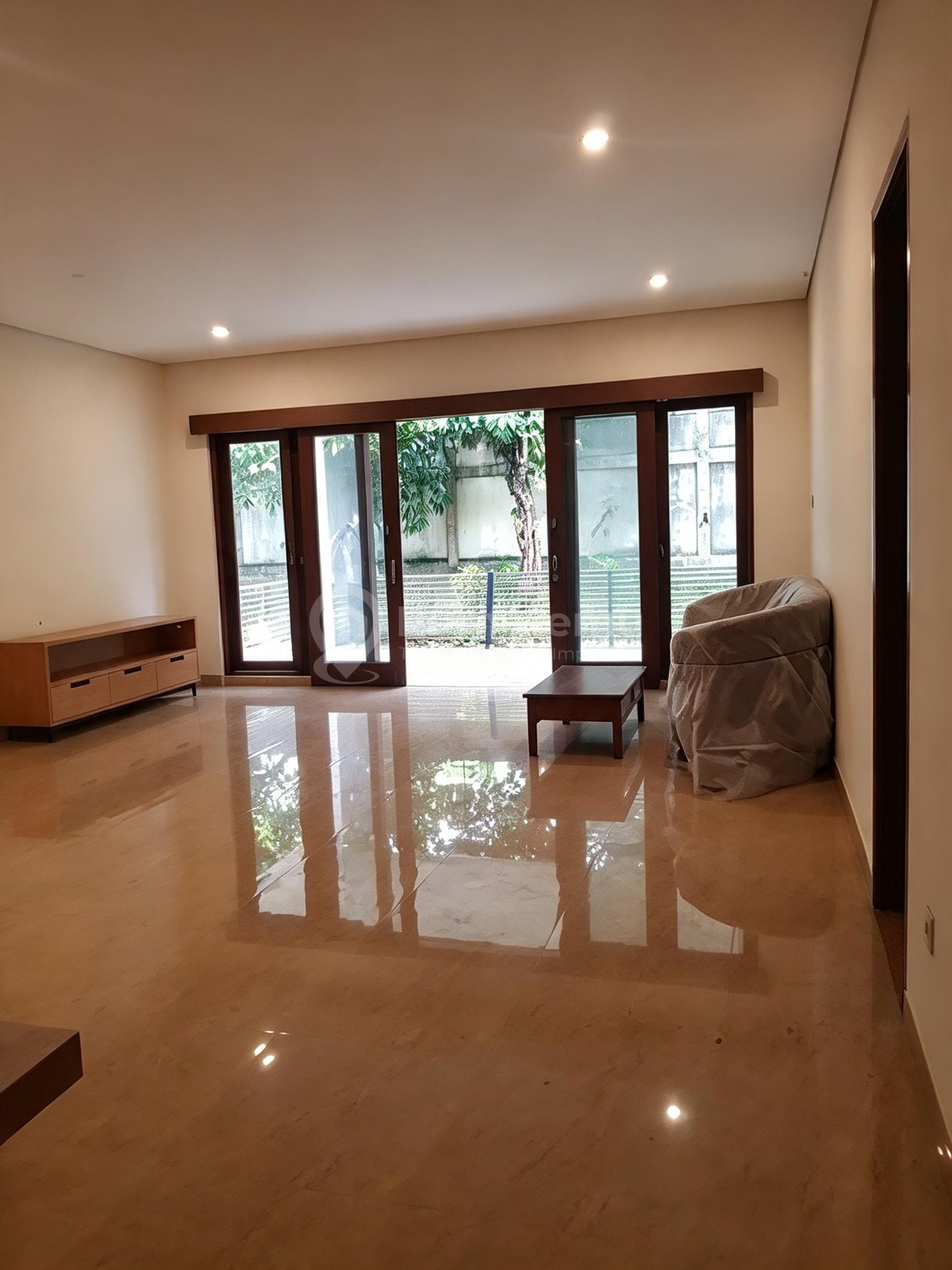 Dijual Rumah Lokasi Strategis di Bintaro Jaya Sektor 8