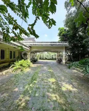 Dijual Rumah 2 Lantai di Menteng. Lokasi Elite, Dekat Jl. Suwiryo