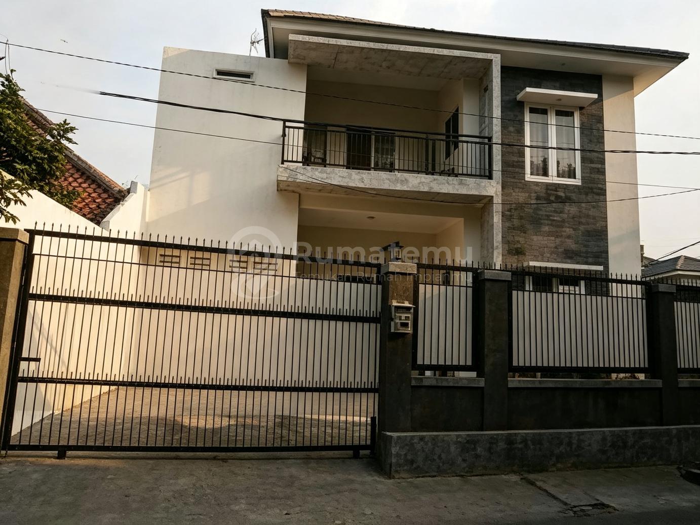 Sewakan Rumah Hook Mewah di Pejaten Timur, Pasar Minggu, Jakarta Selatan