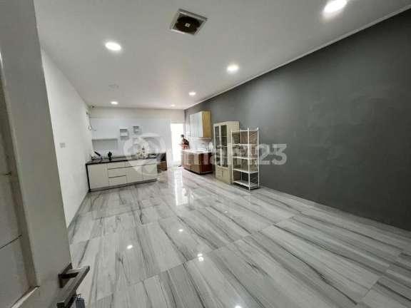 Dijual cepat Rukan 3 lantai semi Furnish , Siap pakai