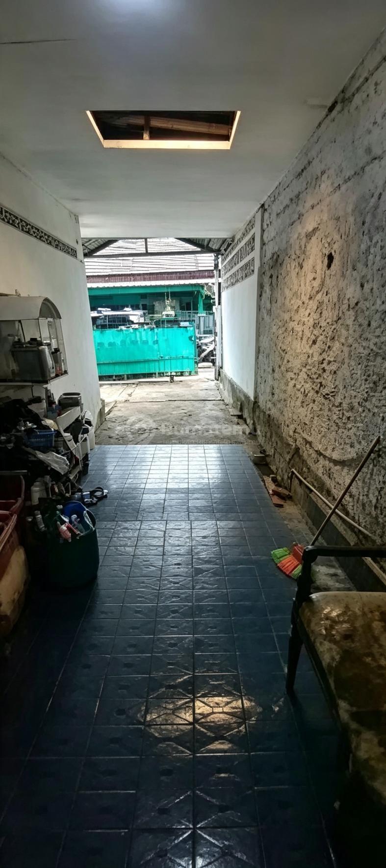 Rumah Lama di Senayan, 150 Meter ke Jalan Patal Senayan