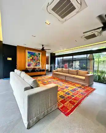 Djual Beautiful Brand New Tropical Modern House di Brawijaya