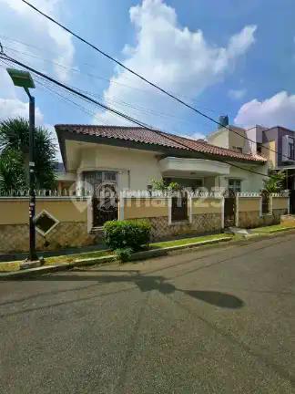 Rumah Second View Taman di Pondok Kelapa