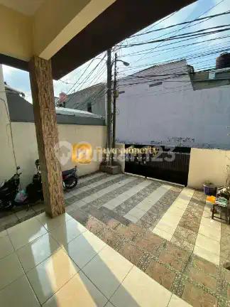 Rumah Bagus Tanah Luas Lokasi Strategis di Kalisari Cijantung