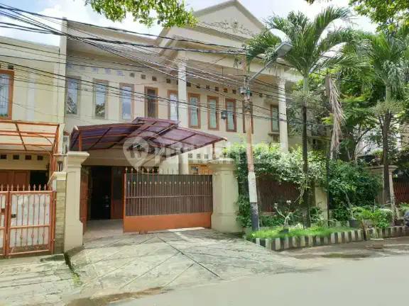 Rumah Pinggir Jalan Siap Huni Kebayoran Baru Jakarta Selatan