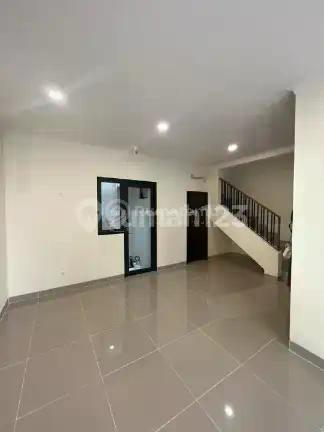Dijual Rumah di Leonora, Gading Serpong, Non Attic, 2 Lantai, Dekat Umn