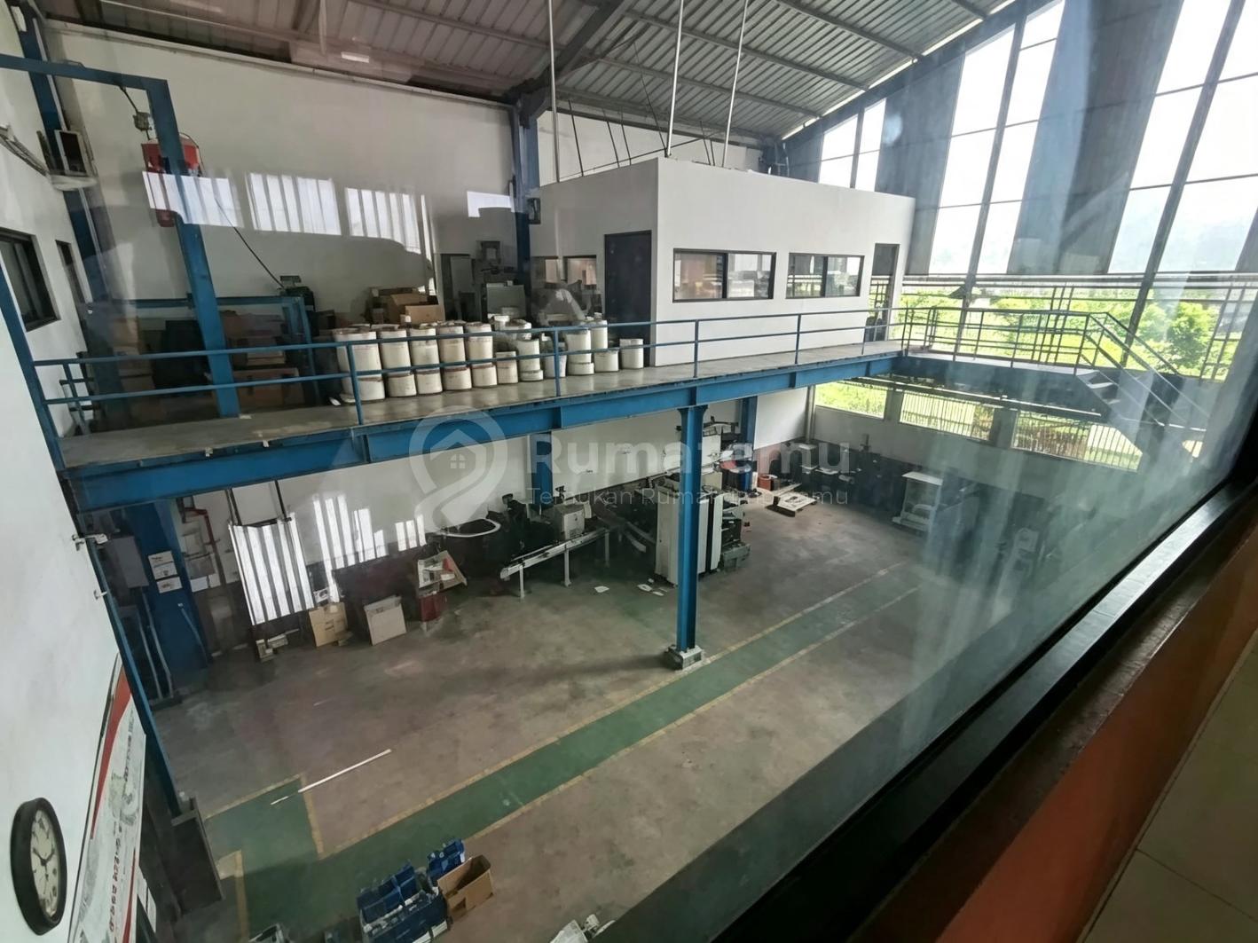 Gudang Siap Pakai Di Komplek Pergudangan Strategis