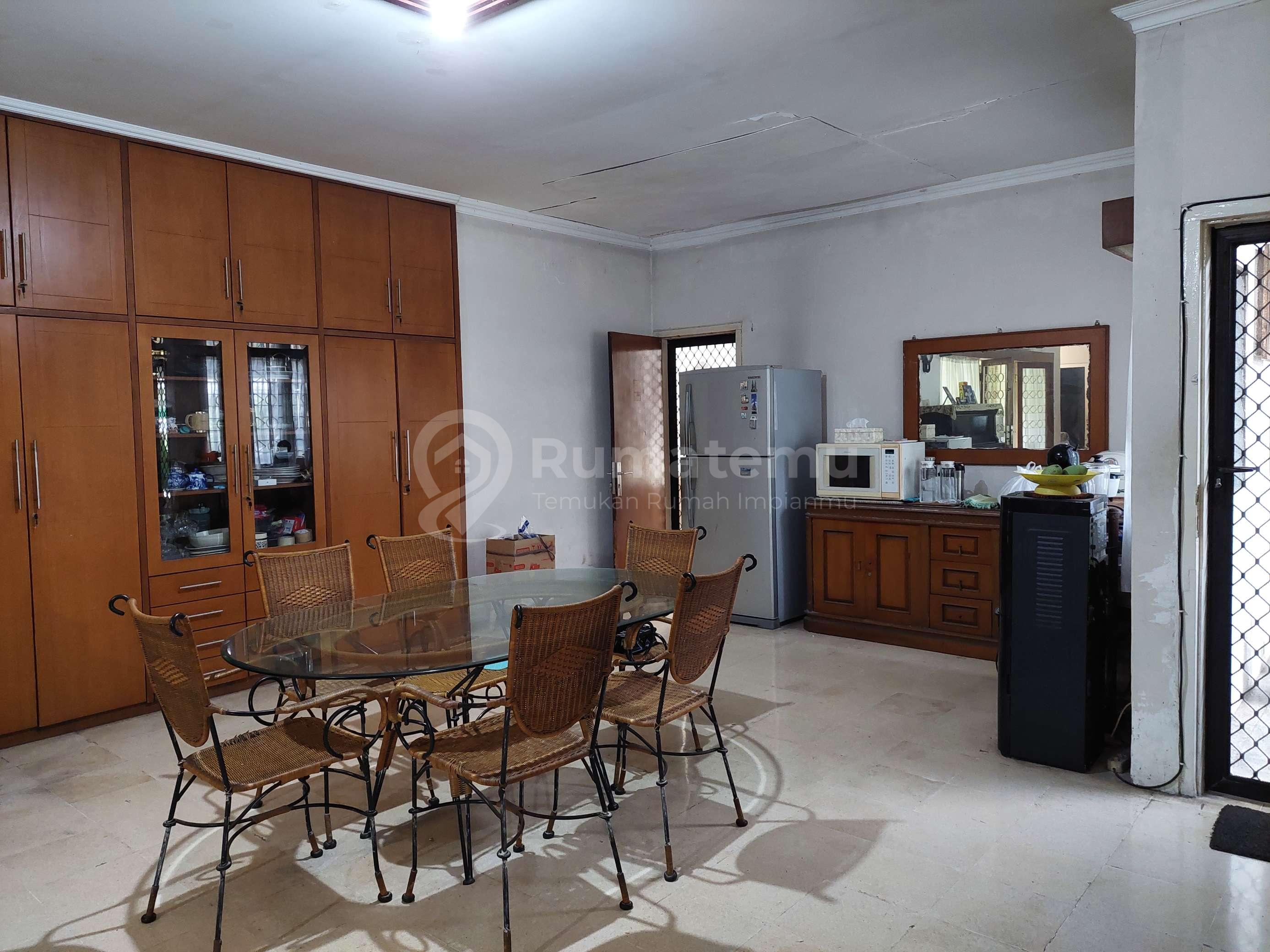 Rumah Buaran Raya Jakarta Timur Area Komersial