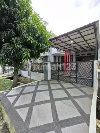 Rumah Secondary Dalam Komplek di Jatiwaringin