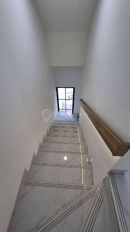 Rumah 2.5 Lantai di Kav.AL GDC Depok