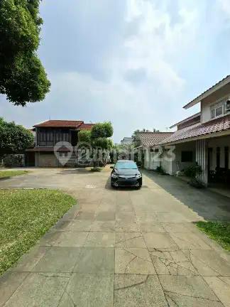Rumah Lama Bangunan Kokoh di Duren Sawit
