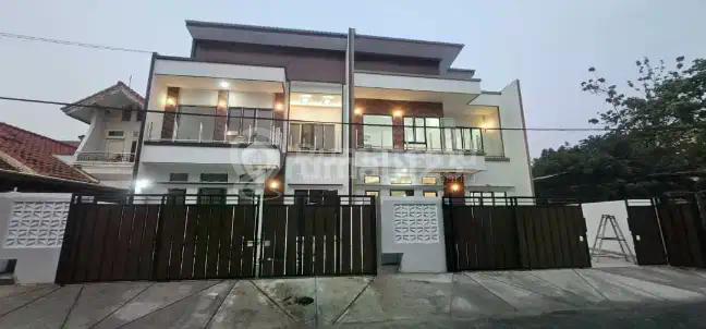 Rumah Baru 2 Lantai Renovasi Design Menarik Strategis
