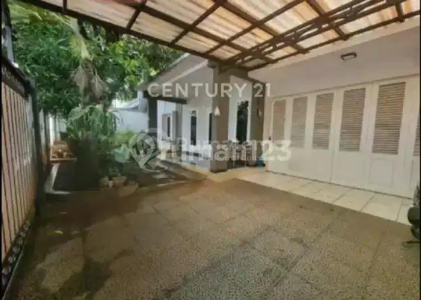 Rumah Mewah dan Nyaman di Kawasan Strategis Bangka - Kemang