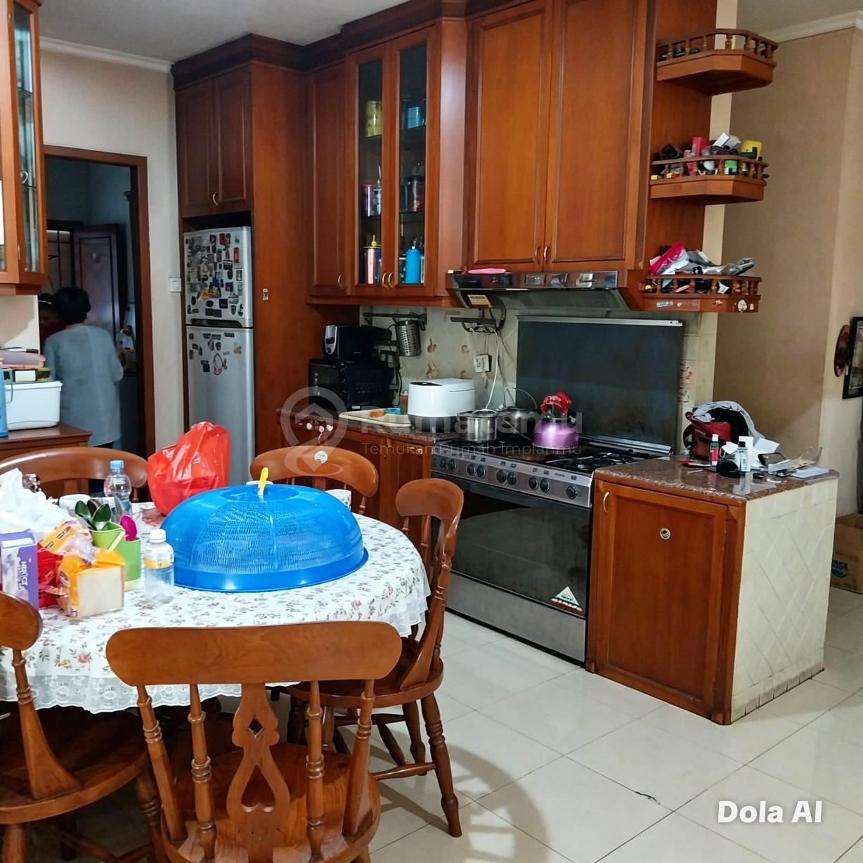 Dijual rumah klasik hook Tanah berbentuk kotak di Duren Sawit, Jakarta Timur