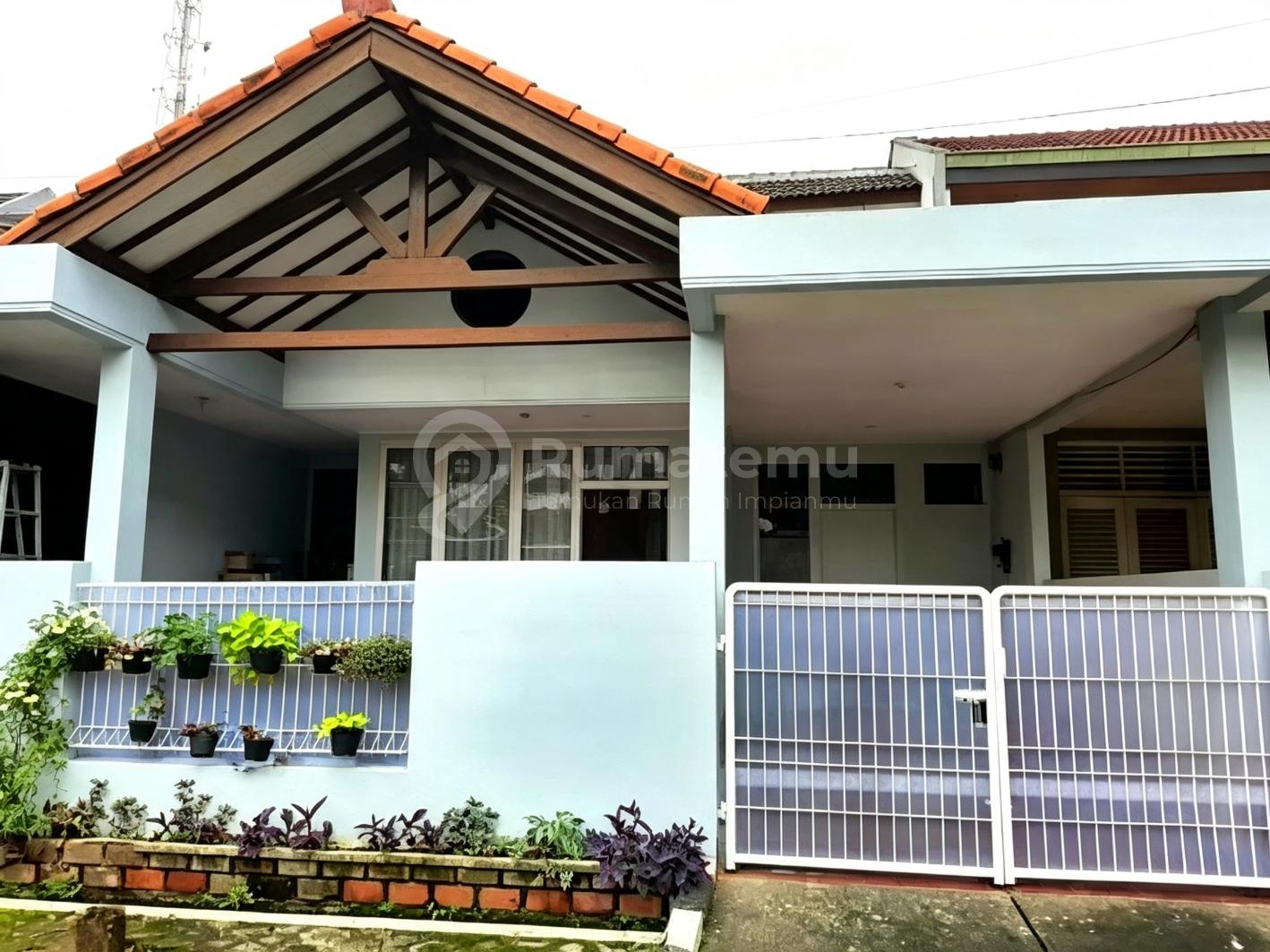 Rumah Bagus Tanah Luas Dalam Komplek di Pinang Kota Tangerang