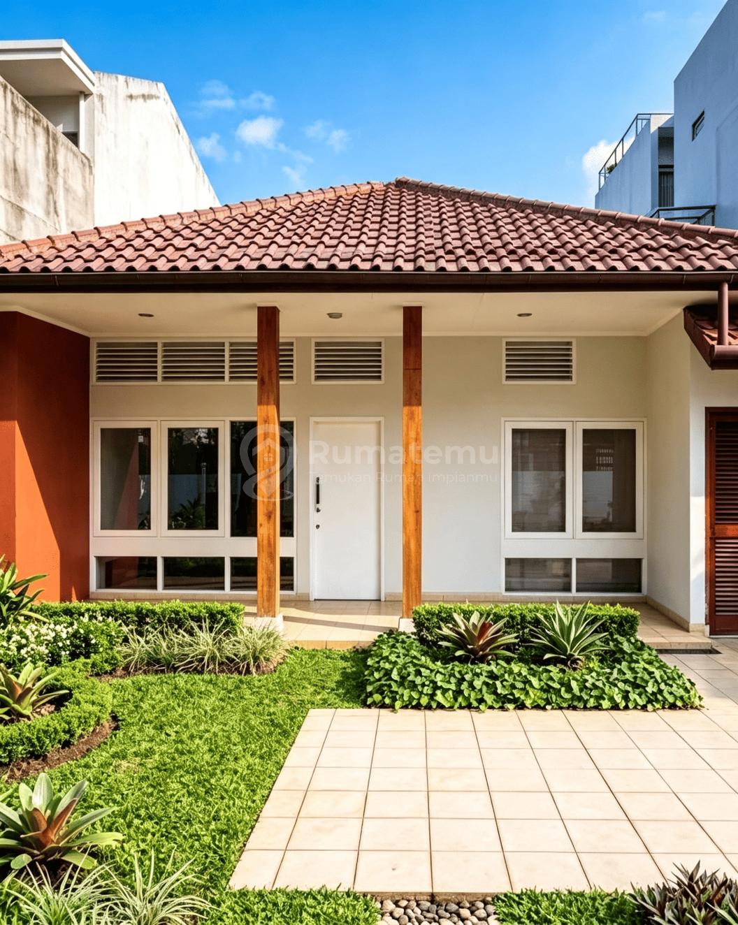 Rumah Lama Dijual di Jalan Cipaku Senopati Kebayoran Baru Lokasi Strategis Dengan Bentuk Tanah Kotak