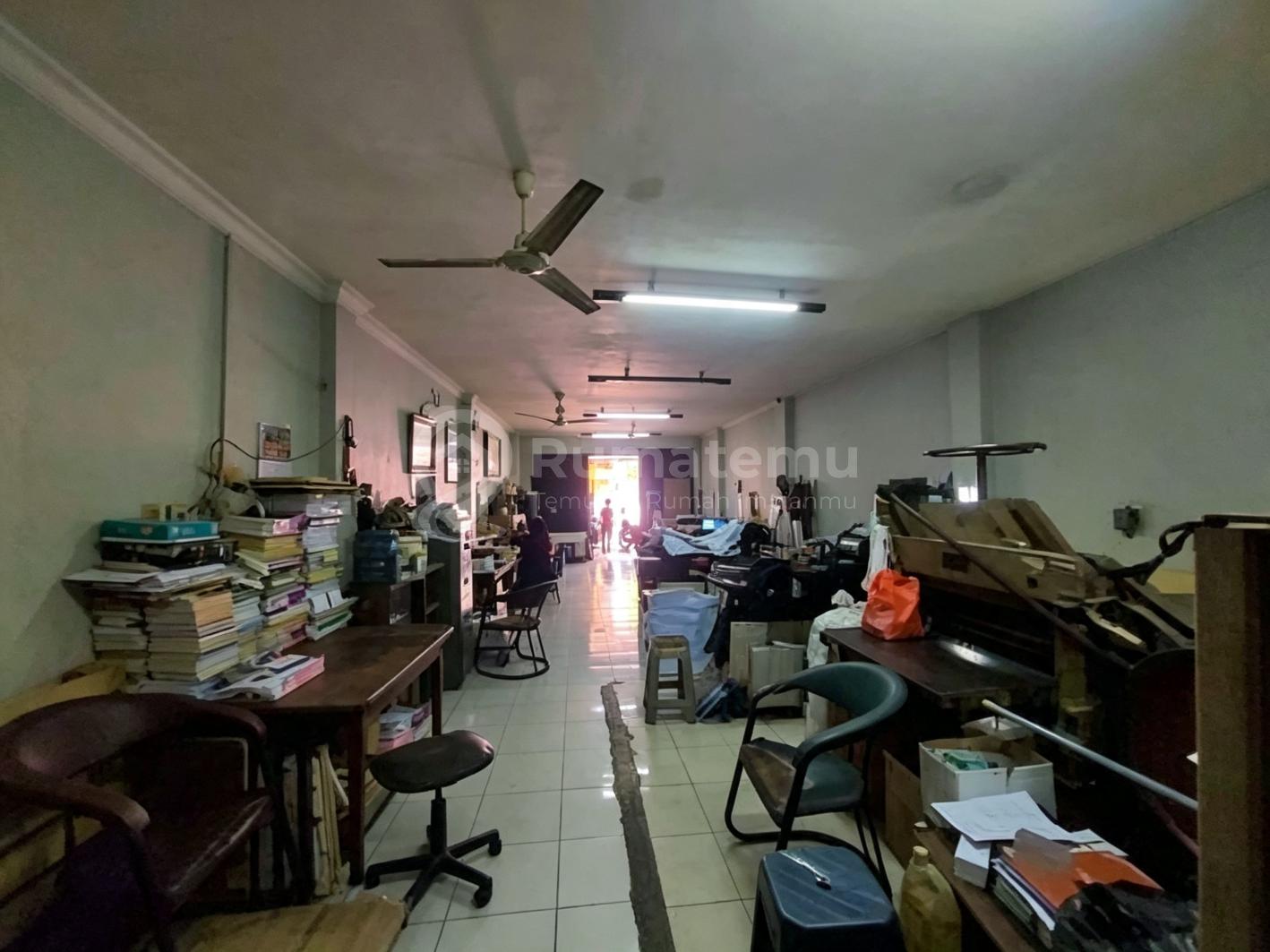 Dijual ruko 3 lantai di area Salemba, Paseban, Senen, Jakarta Akses jalan 2 mobil lebih