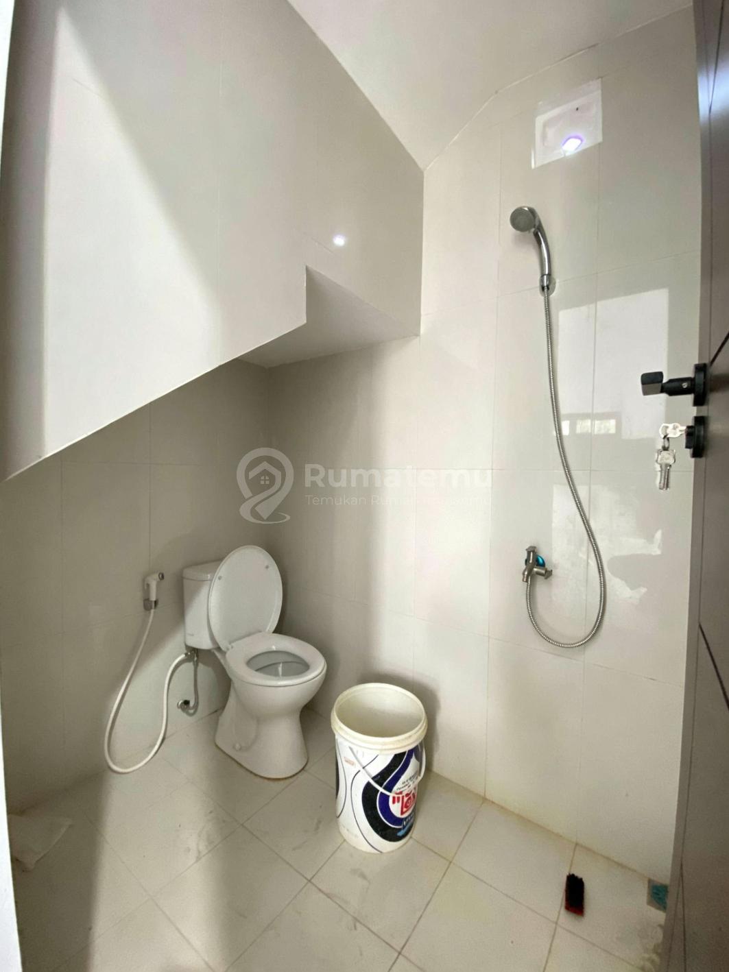 Dijual 4 unit Rumah Baru Include water heater dan hexos fan di Jatiwaringin design minimalis Bekasi