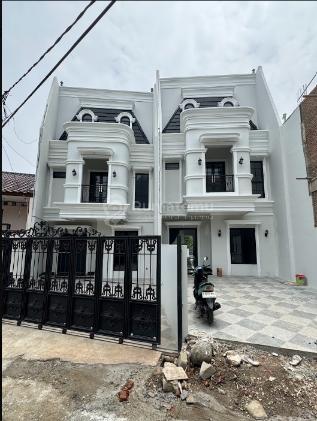 For Sale !! Rumah Bergaya Modern Clasic Di Dalam Komplek Mpr Jagakarsa View Hutan Kota Dan Udara Sejuk, Akses Lebar, Bangunan bata merah