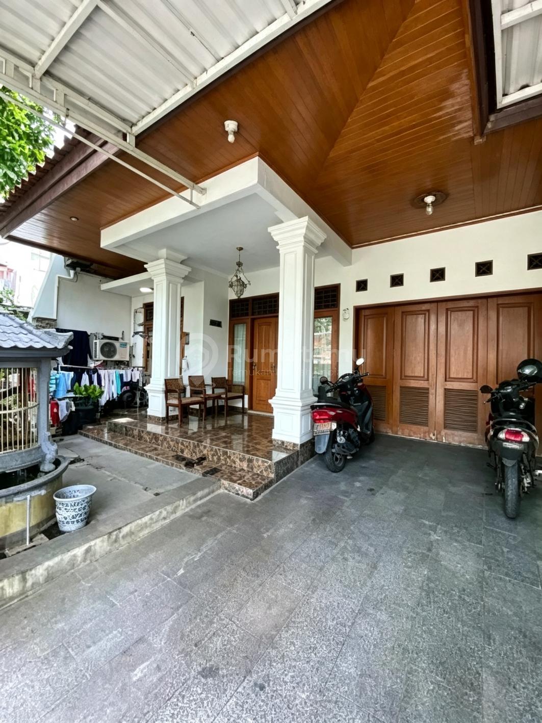 Rumah Bagus Cocok untuk Kantor di Jalan Utama Komplek Kayuringin