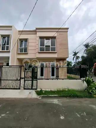 Rumah Baru Brand New Huk Sektor 7A Hadap Timur Laut