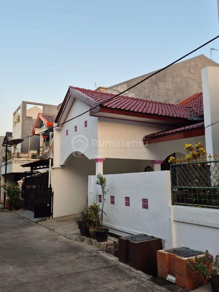 Rumah 3+1 kamar tidur siap huni di komplek Walikota Jakarta Utara Kelapa Gading
