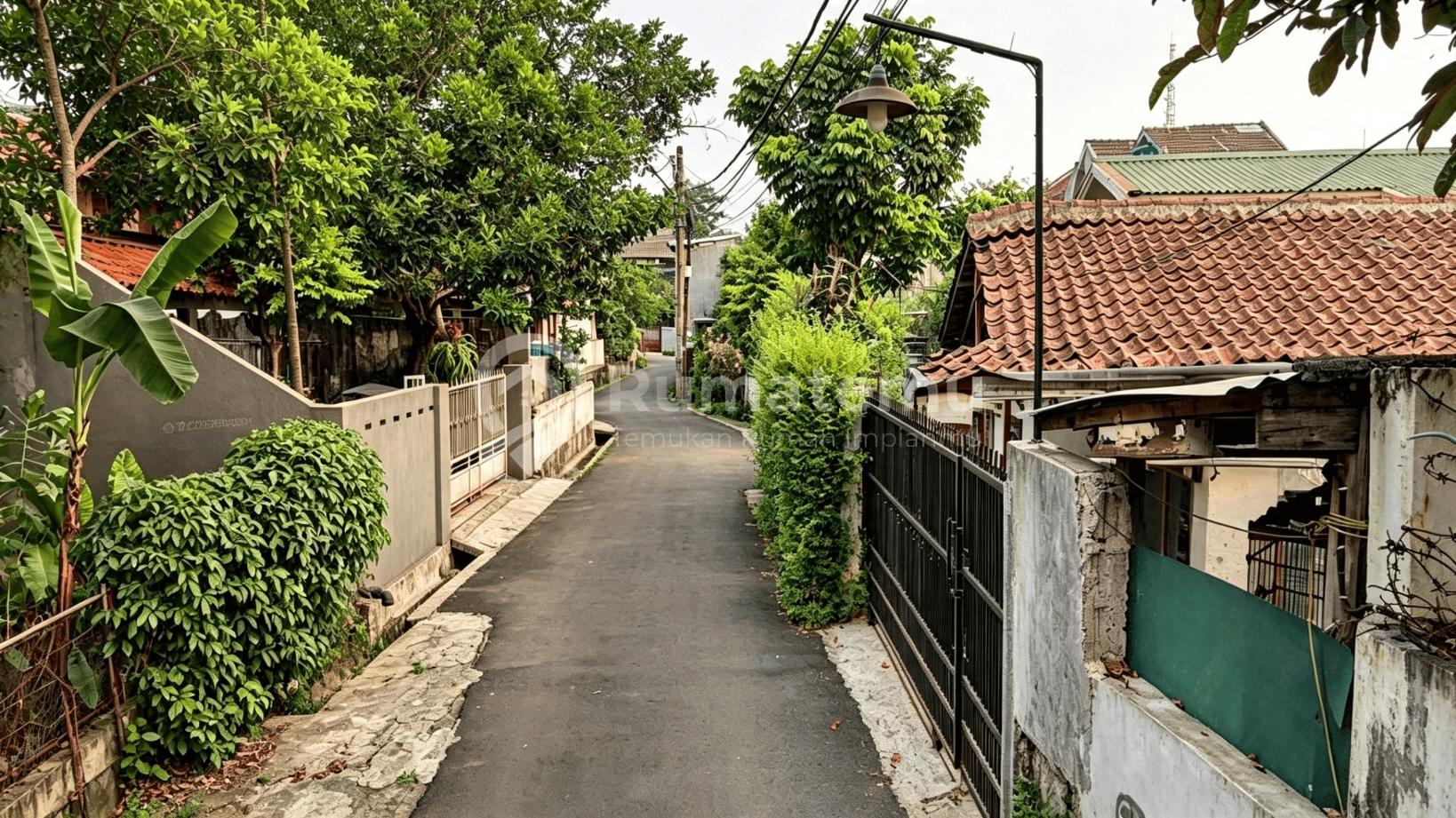 Dijual tanah hunian (note diatasnya ada  rumah lama) di Jagakarsa, Jagakarsa, Jakarta Selatan
