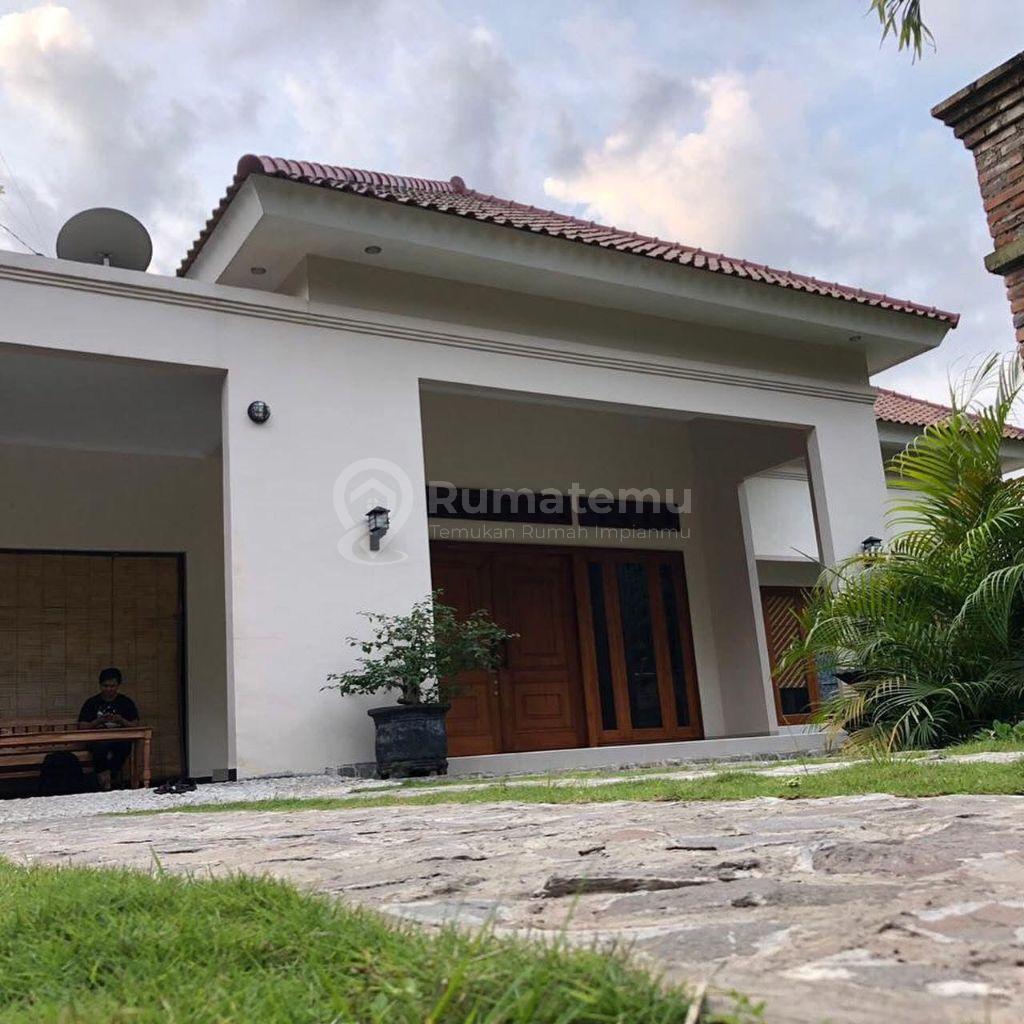 RUMAH MEWAH KONSEP RESORT NGAWI