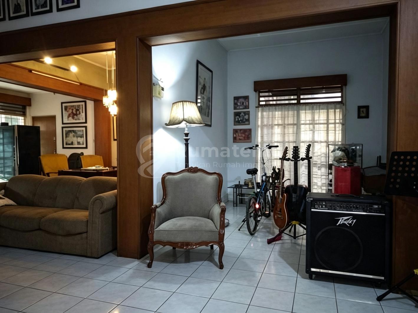 Dijual rumah siap huni dan nyaman / komersil di Pos pengumben, Kelapa Dua